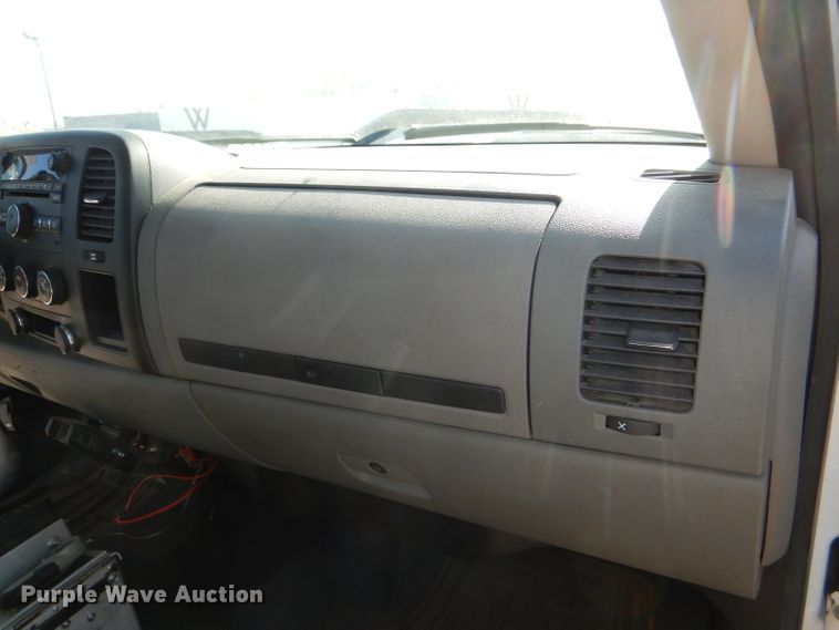 image for item DE4111 2009 Chevrolet Silverado 3500HD utility bed pickup truck