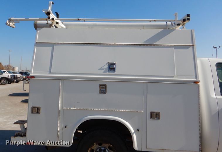 image for item DE4111 2009 Chevrolet Silverado 3500HD utility bed pickup truck