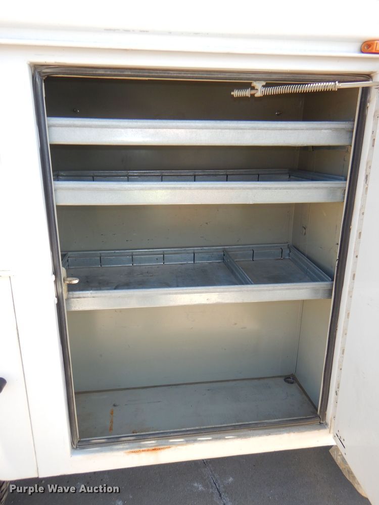 image for item DE4111 2009 Chevrolet Silverado 3500HD utility bed pickup truck