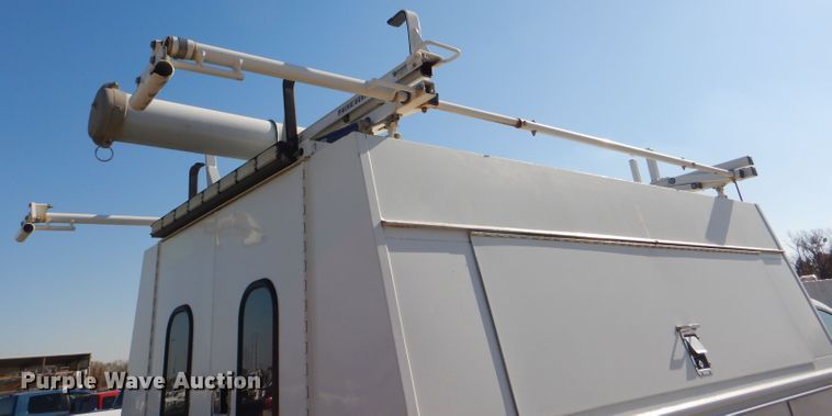 image for item DE4111 2009 Chevrolet Silverado 3500HD utility bed pickup truck