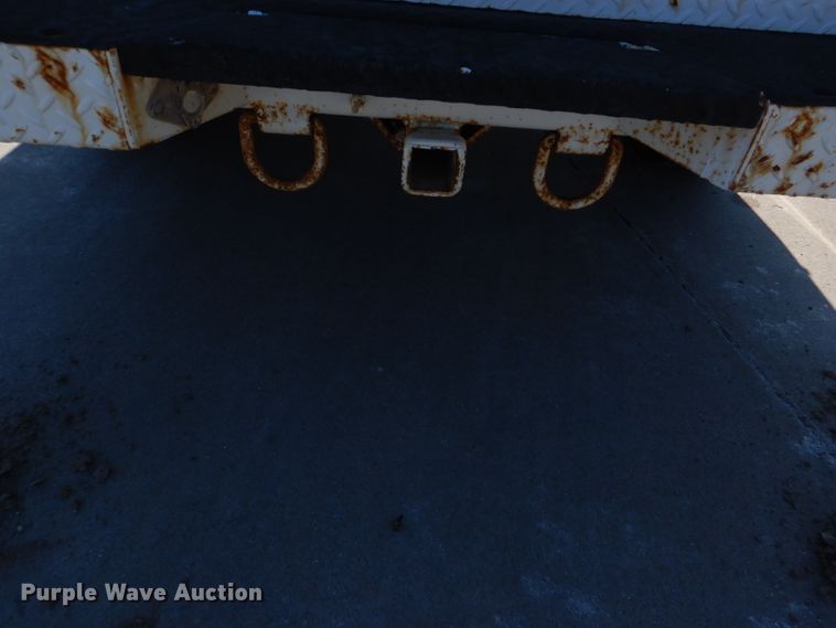 image for item DE4111 2009 Chevrolet Silverado 3500HD utility bed pickup truck