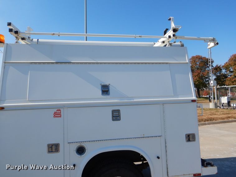 image for item DE4111 2009 Chevrolet Silverado 3500HD utility bed pickup truck