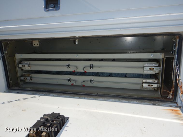 image for item DE4111 2009 Chevrolet Silverado 3500HD utility bed pickup truck