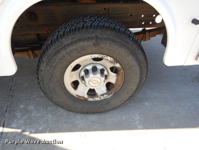 image for item DE4111 2009 Chevrolet Silverado 3500HD utility bed pickup truck