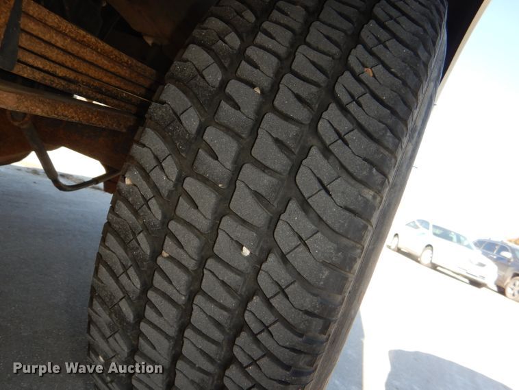 image for item DE4111 2009 Chevrolet Silverado 3500HD utility bed pickup truck