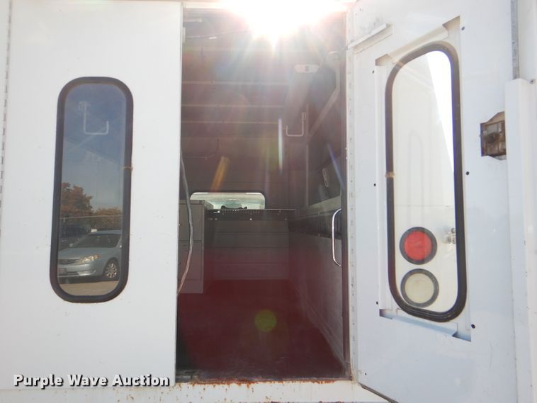 image for item DE4111 2009 Chevrolet Silverado 3500HD utility bed pickup truck