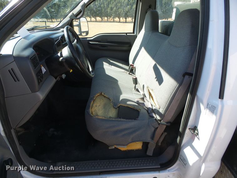 image for item DG0366 2001 Ford F450 Super Duty XL bucket truck