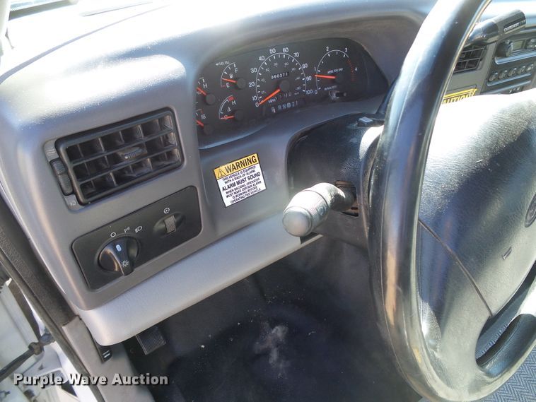 image for item DG0366 2001 Ford F450 Super Duty XL bucket truck