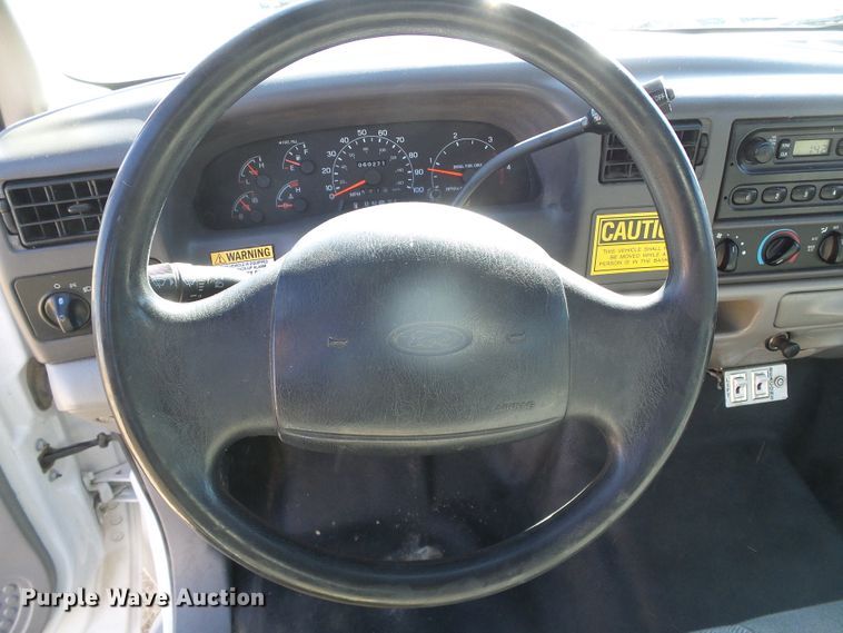 image for item DG0366 2001 Ford F450 Super Duty XL bucket truck