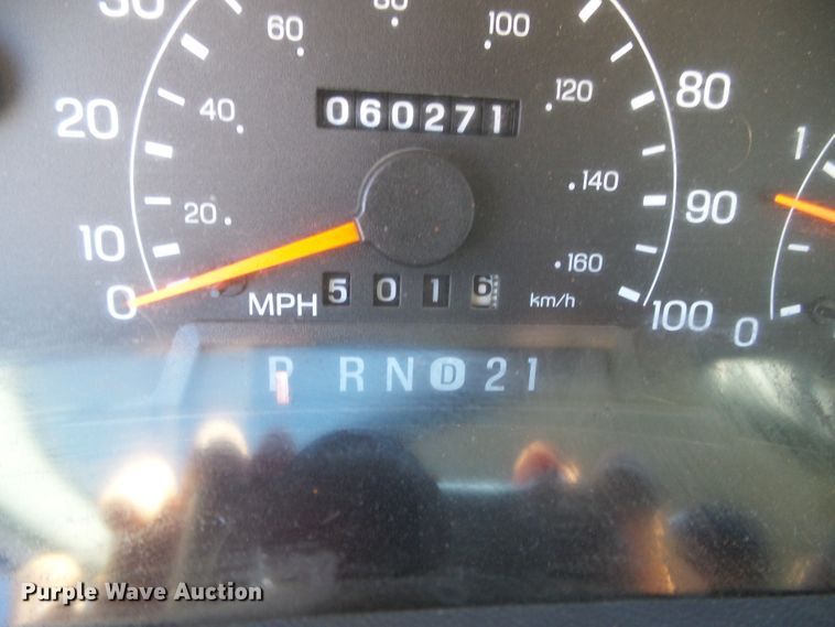 image for item DG0366 2001 Ford F450 Super Duty XL bucket truck