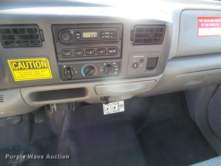 image for item DG0366 2001 Ford F450 Super Duty XL bucket truck