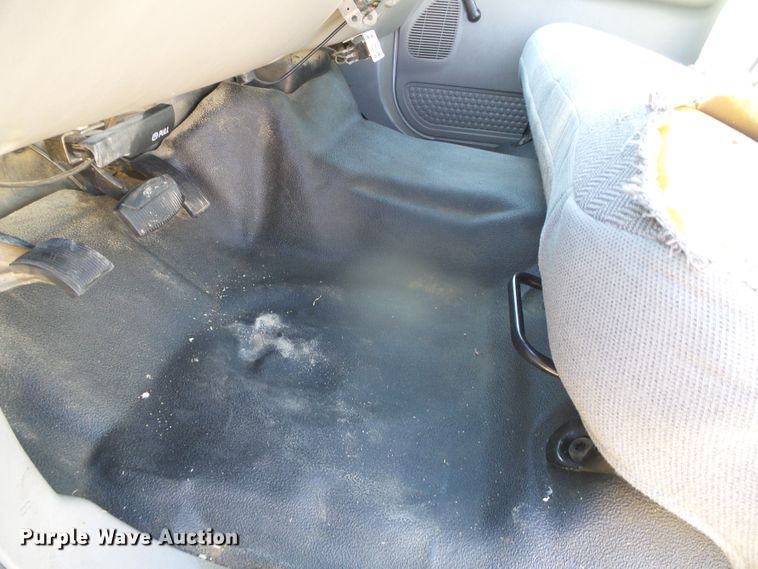 image for item DG0366 2001 Ford F450 Super Duty XL bucket truck