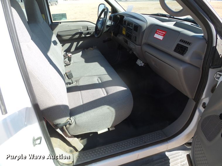 image for item DG0366 2001 Ford F450 Super Duty XL bucket truck