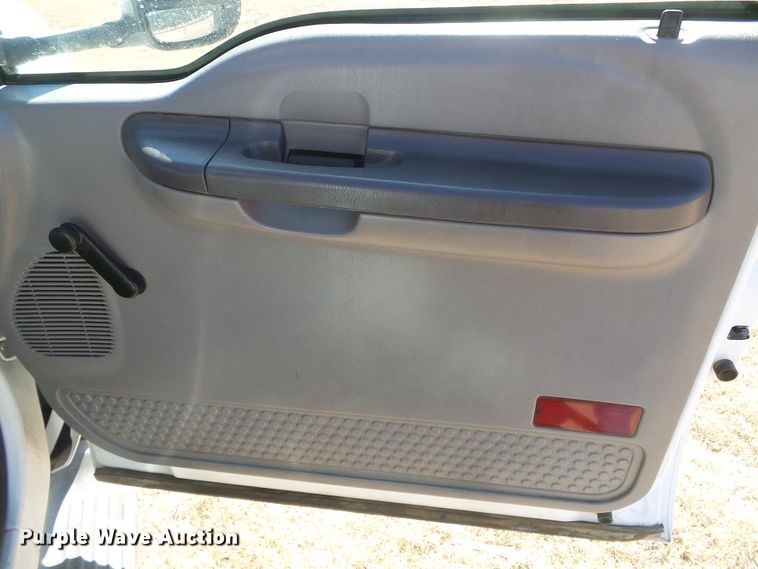 image for item DG0366 2001 Ford F450 Super Duty XL bucket truck