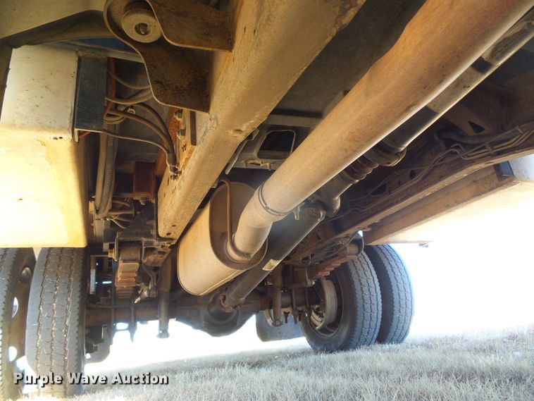 image for item DG0366 2001 Ford F450 Super Duty XL bucket truck