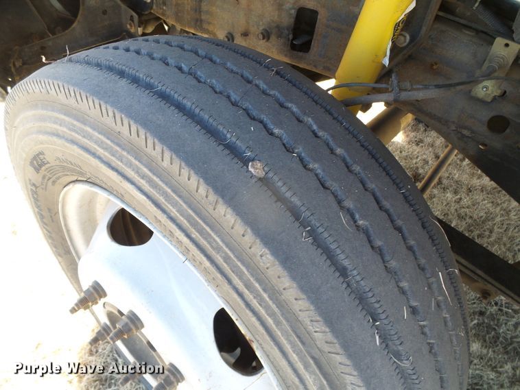 image for item DG0366 2001 Ford F450 Super Duty XL bucket truck