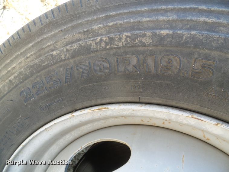 image for item DG0366 2001 Ford F450 Super Duty XL bucket truck