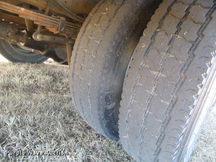 image for item DG0366 2001 Ford F450 Super Duty XL bucket truck