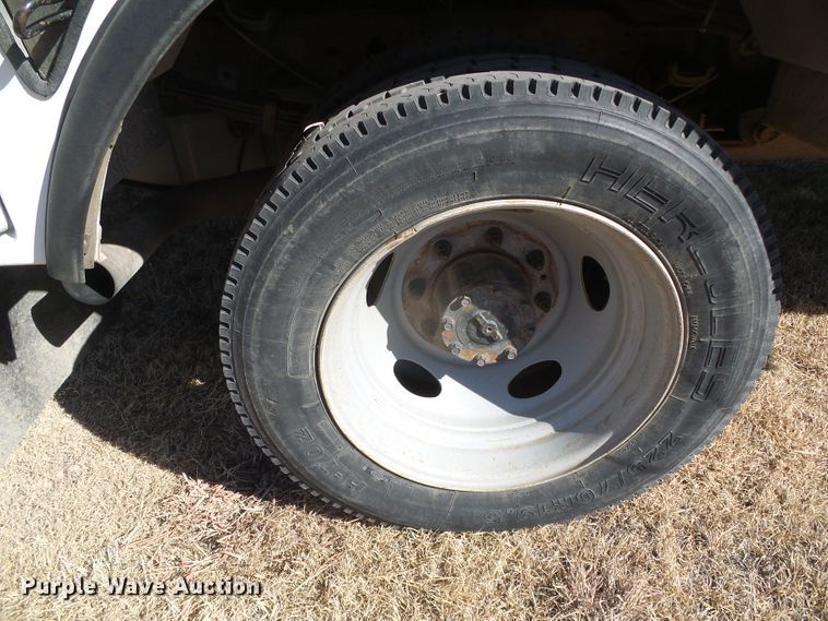 image for item DG0366 2001 Ford F450 Super Duty XL bucket truck