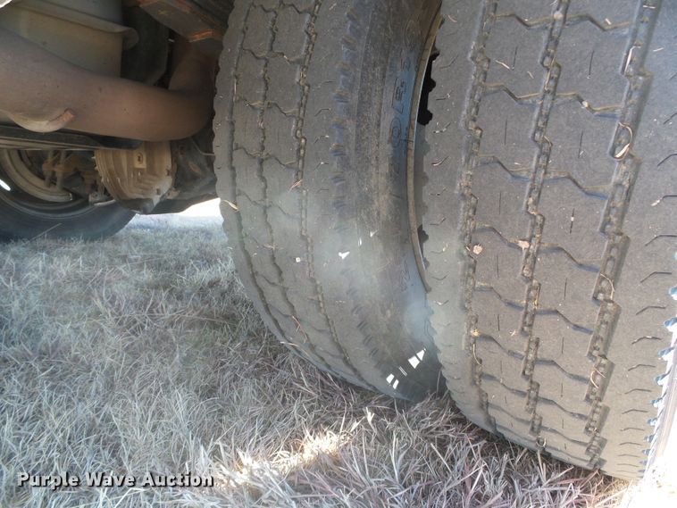 image for item DG0366 2001 Ford F450 Super Duty XL bucket truck