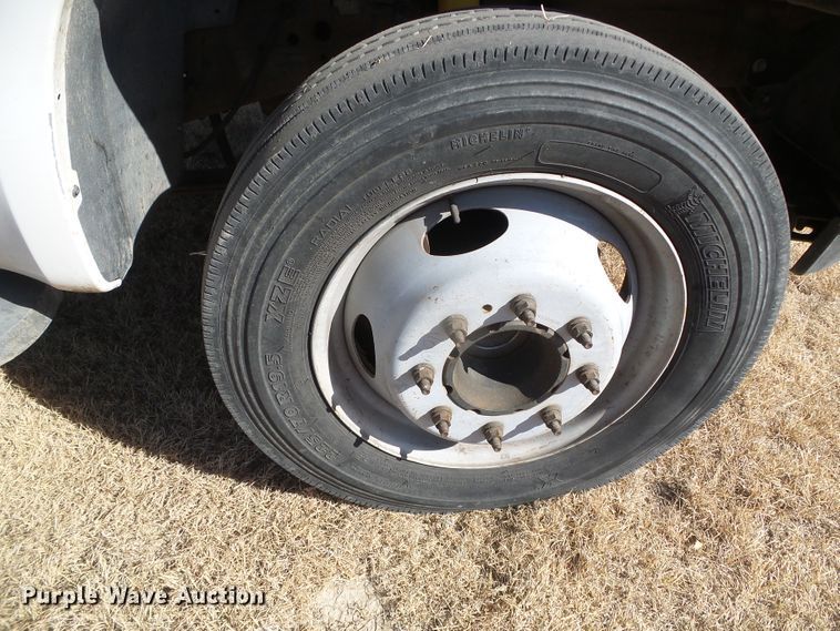 image for item DG0366 2001 Ford F450 Super Duty XL bucket truck