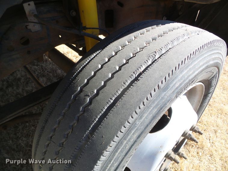 image for item DG0366 2001 Ford F450 Super Duty XL bucket truck