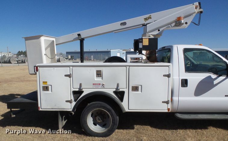 image for item DG0366 2001 Ford F450 Super Duty XL bucket truck
