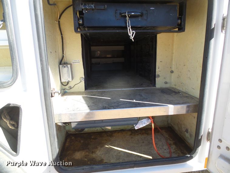 image for item DG0366 2001 Ford F450 Super Duty XL bucket truck