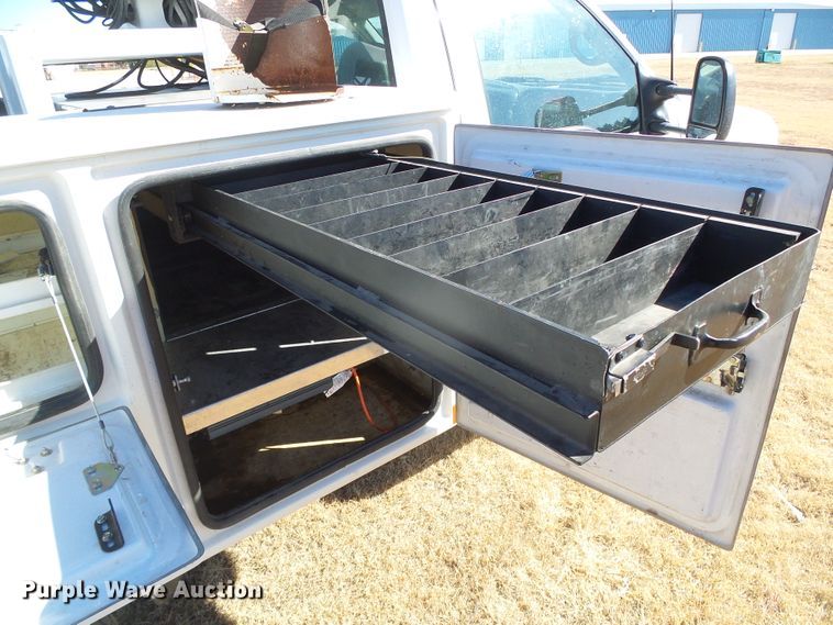 image for item DG0366 2001 Ford F450 Super Duty XL bucket truck