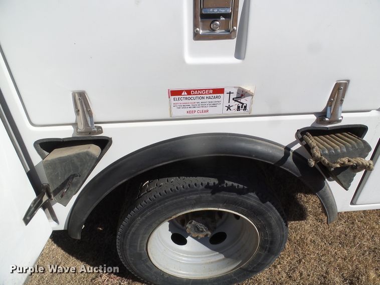 image for item DG0366 2001 Ford F450 Super Duty XL bucket truck