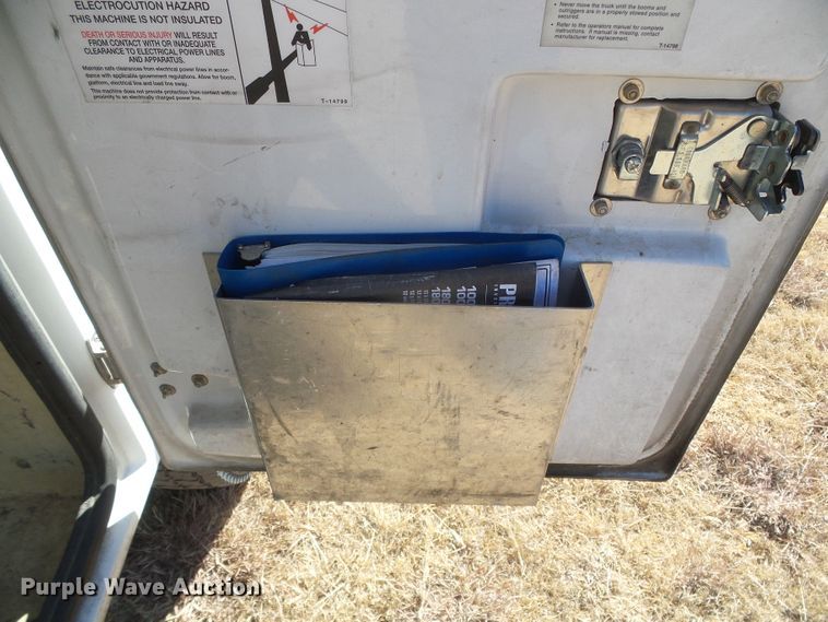 image for item DG0366 2001 Ford F450 Super Duty XL bucket truck