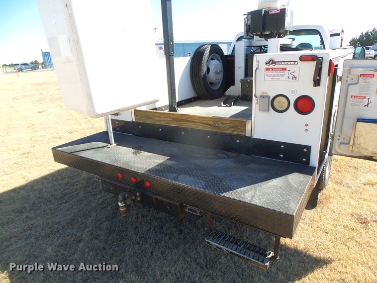 image for item DG0366 2001 Ford F450 Super Duty XL bucket truck