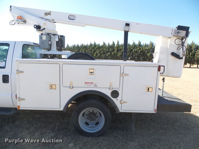 image for item DG0366 2001 Ford F450 Super Duty XL bucket truck