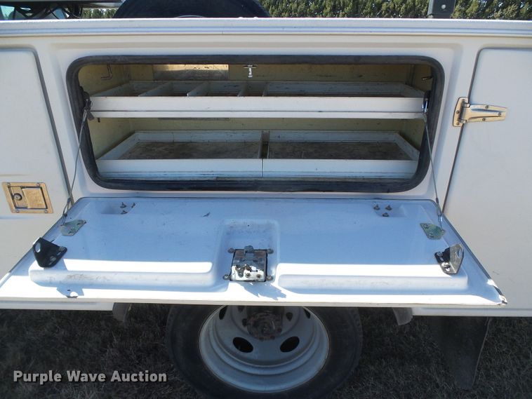 image for item DG0366 2001 Ford F450 Super Duty XL bucket truck