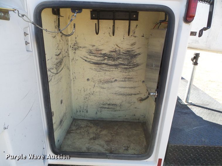 image for item DG0366 2001 Ford F450 Super Duty XL bucket truck