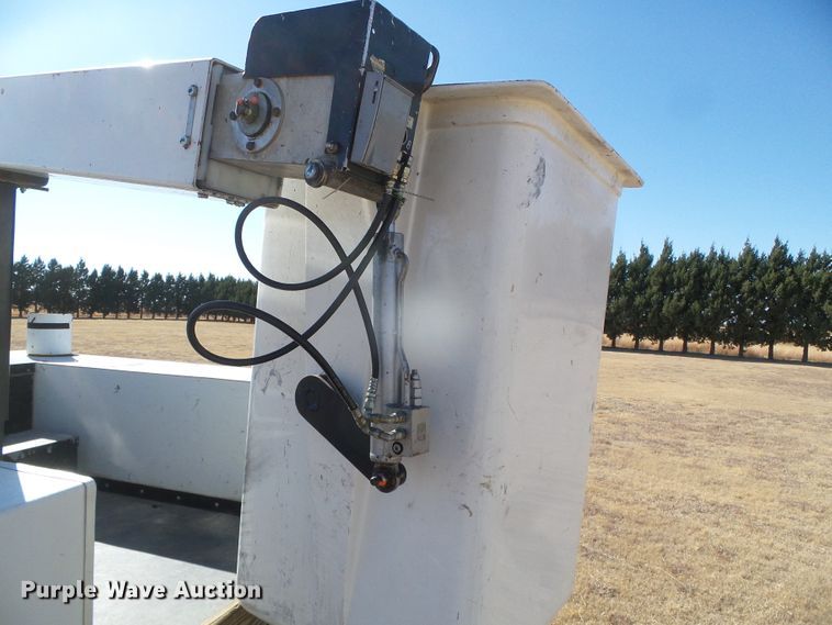 image for item DG0366 2001 Ford F450 Super Duty XL bucket truck