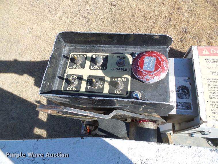 image for item DG0366 2001 Ford F450 Super Duty XL bucket truck