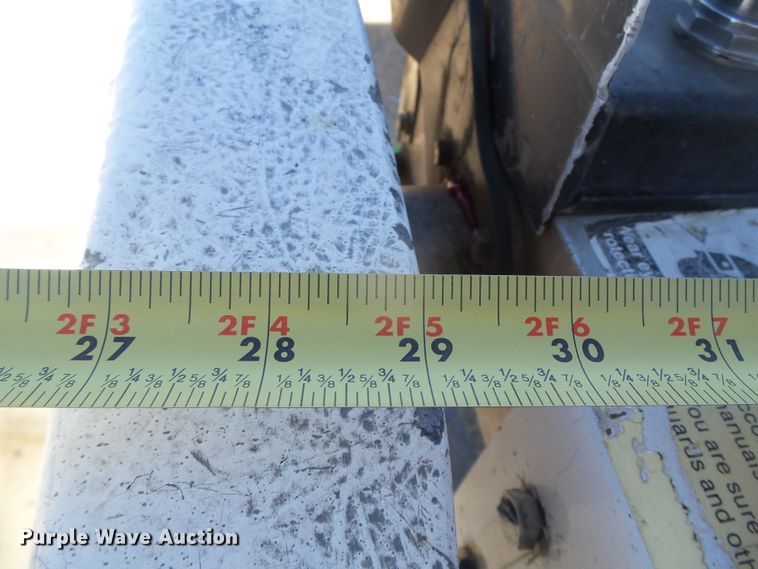 image for item DG0366 2001 Ford F450 Super Duty XL bucket truck