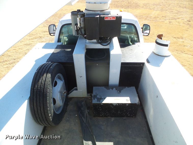 image for item DG0366 2001 Ford F450 Super Duty XL bucket truck