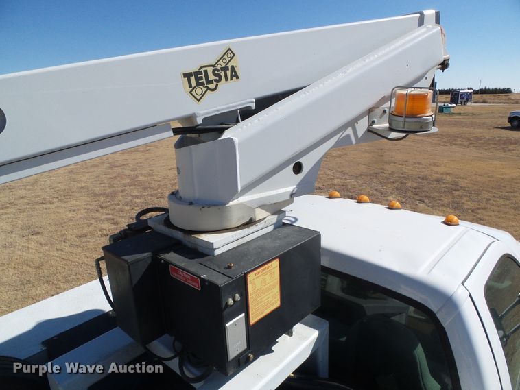 image for item DG0366 2001 Ford F450 Super Duty XL bucket truck