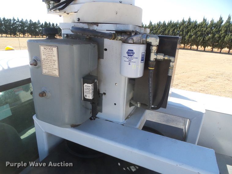 image for item DG0366 2001 Ford F450 Super Duty XL bucket truck