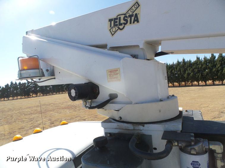 image for item DG0366 2001 Ford F450 Super Duty XL bucket truck