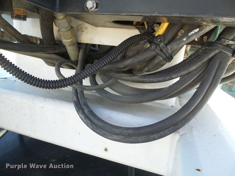 image for item DG0366 2001 Ford F450 Super Duty XL bucket truck