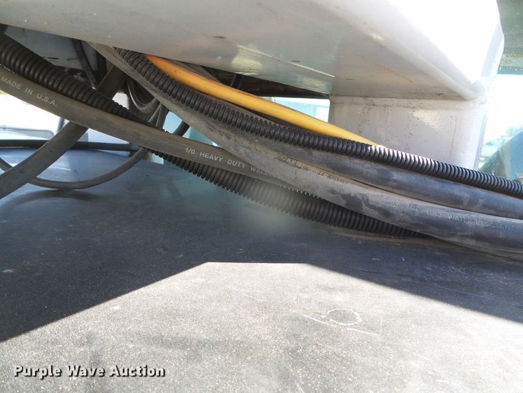 image for item DG0366 2001 Ford F450 Super Duty XL bucket truck