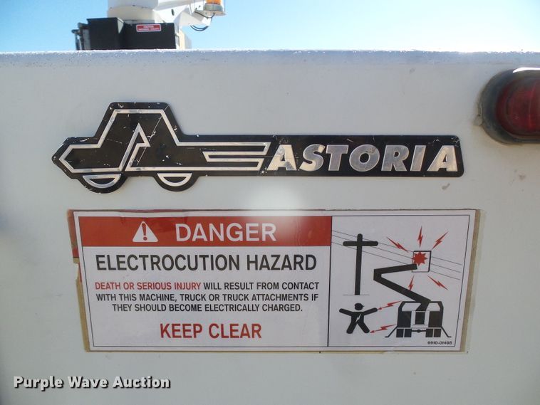 image for item DG0366 2001 Ford F450 Super Duty XL bucket truck