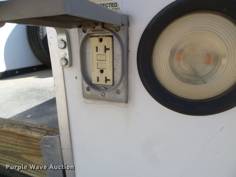 image for item DG0366 2001 Ford F450 Super Duty XL bucket truck