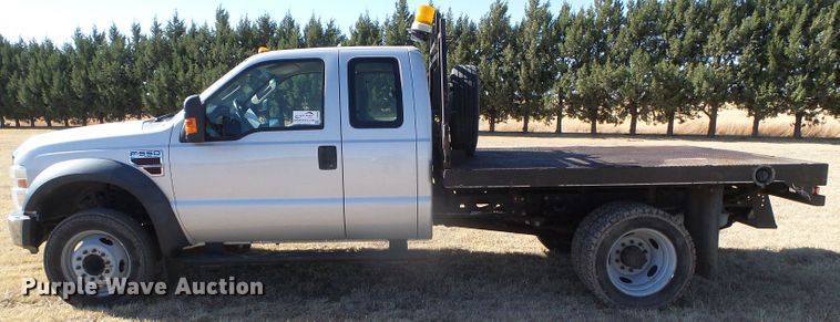 image for item DG0369 2008 Ford F550 Super Duty XLT SuperCab flatbed truck