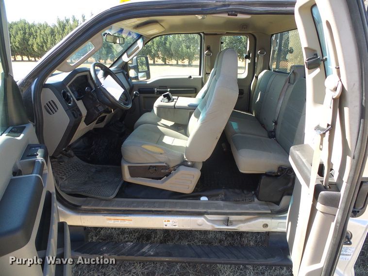 image for item DG0369 2008 Ford F550 Super Duty XLT SuperCab flatbed truck