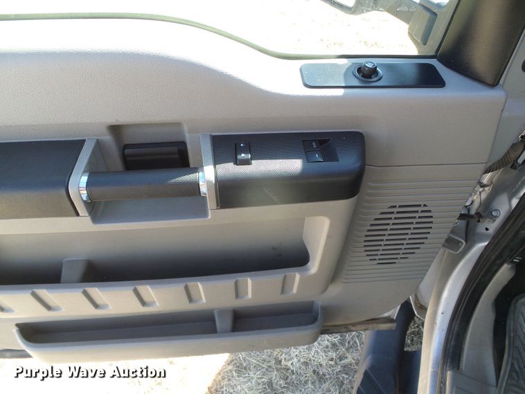 image for item DG0369 2008 Ford F550 Super Duty XLT SuperCab flatbed truck