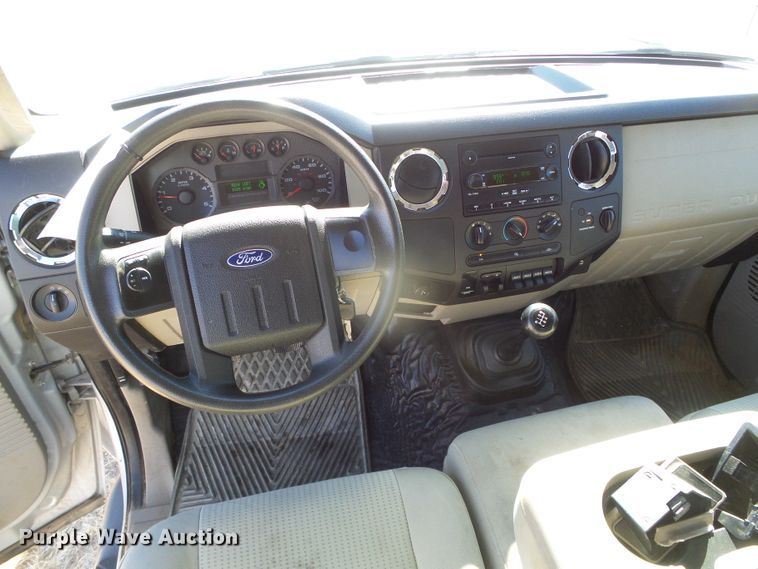 image for item DG0369 2008 Ford F550 Super Duty XLT SuperCab flatbed truck